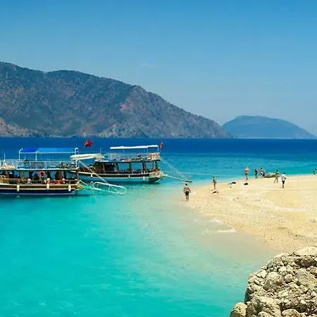 Hotel Beach Club 3*