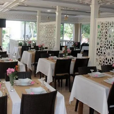 Hotel Beach Club 3*
