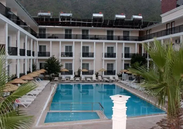 Beach Club Hotell 3*